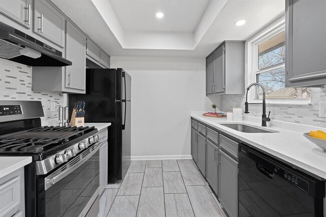 Building Photo - 1002 Parkside Cir