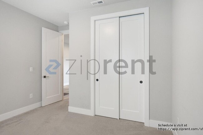 Building Photo - 3422 S 164th St
