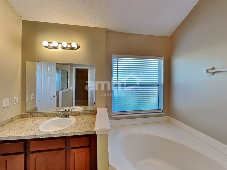 Building Photo - 1690 Rustling Dr