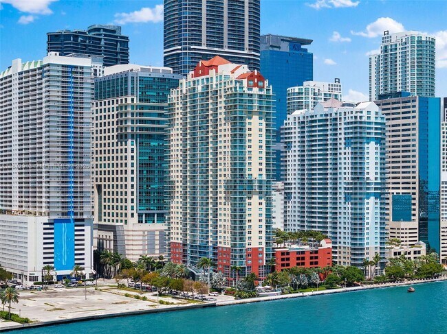 Building Photo - 1155 Brickell Bay Dr