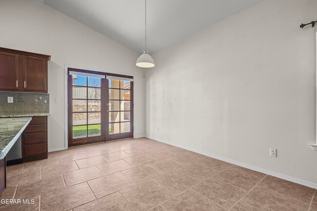 Building Photo - 5477 Francisco Roque Dr