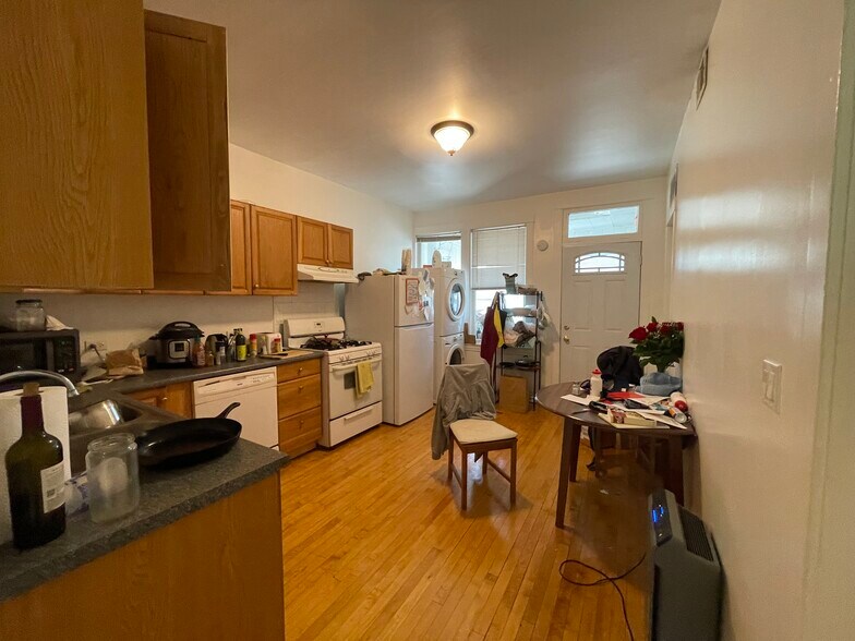 Building Photo - 3144 N Ridgeway Ave