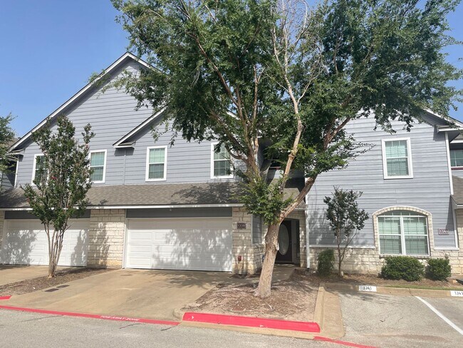 Building Photo - College Station - 4 Bedroom / 2.5 Bath / 2...