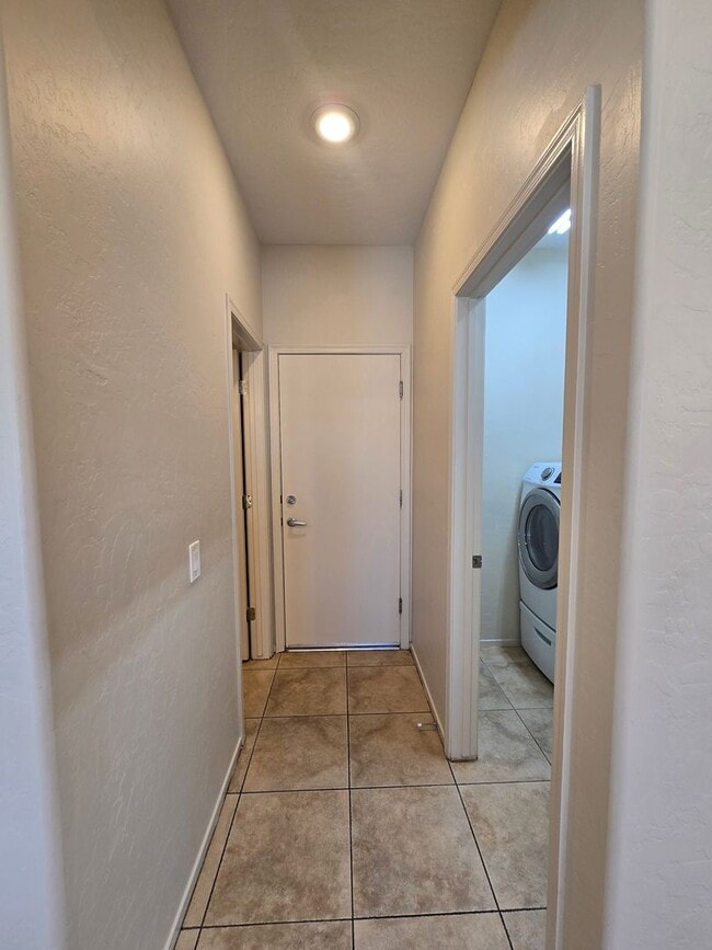 Building Photo - An Amazing 3 Bedroom, 2 Story Home in Silverstone Ranch.