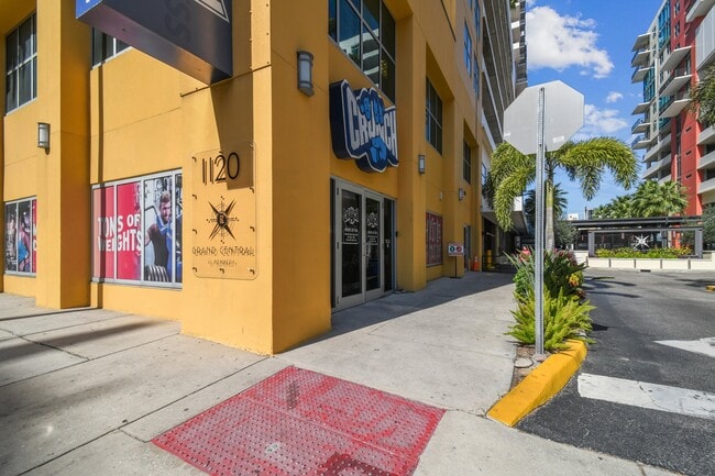 Building Photo - 1120 E Kennedy Blvd