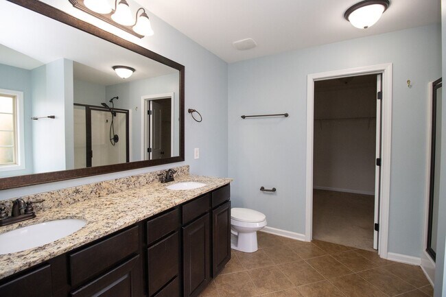 Building Photo - Elegant All-Brick 4 Bedroom Home on a Quie...
