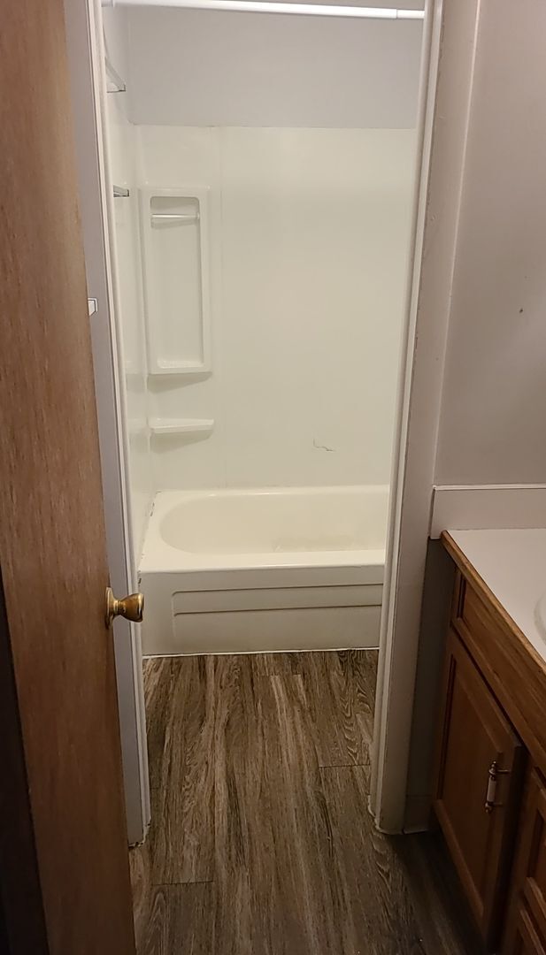 Building Photo - Updated 2 Bedroom Apartment with Private P...