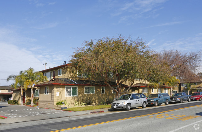 Building Photo - Alhambra Gardens Apartments