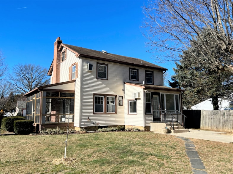 Building Photo - 201 American Ave