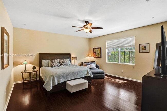 Building Photo - 256 SW 6th Ct