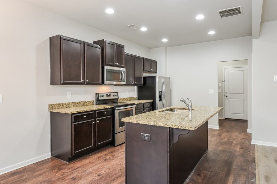 Building Photo - 62 Fern Walk
