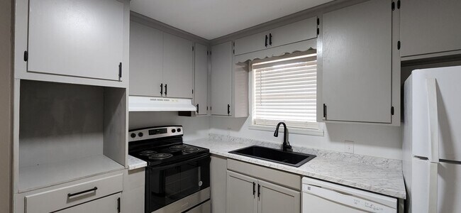 Primary Photo - Beverly Dr. Duplex