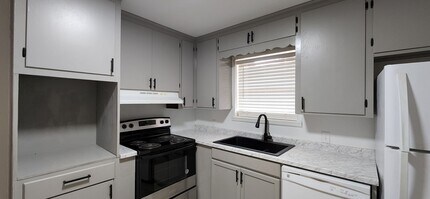 Building Photo - Beverly Dr. Duplex