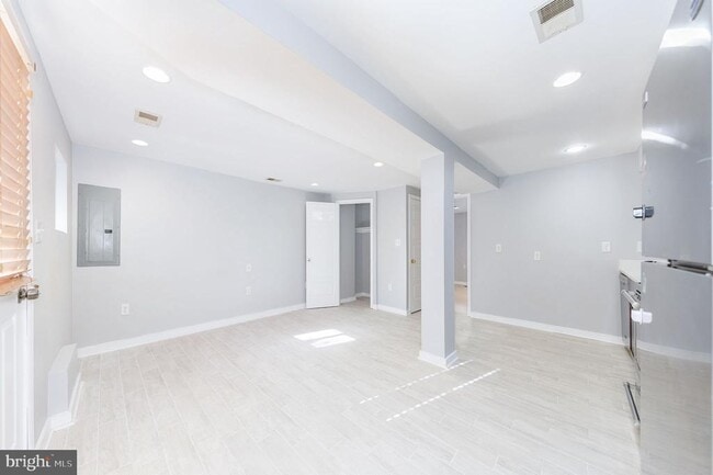 Building Photo - 117 R St NW