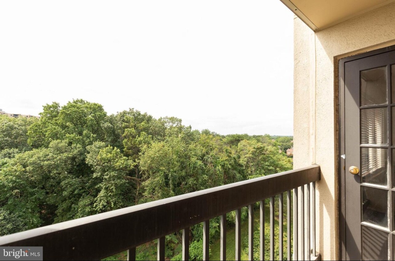 Balcony - 6300 Stevenson Ave