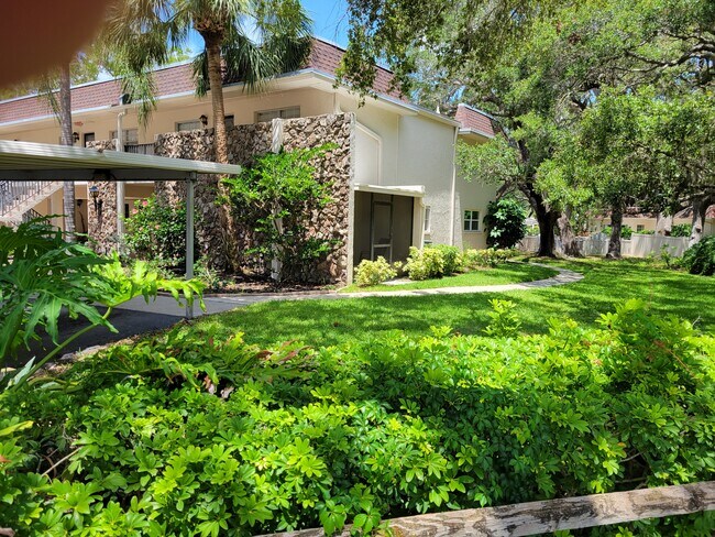Building Photo - 820 Patricia Ave