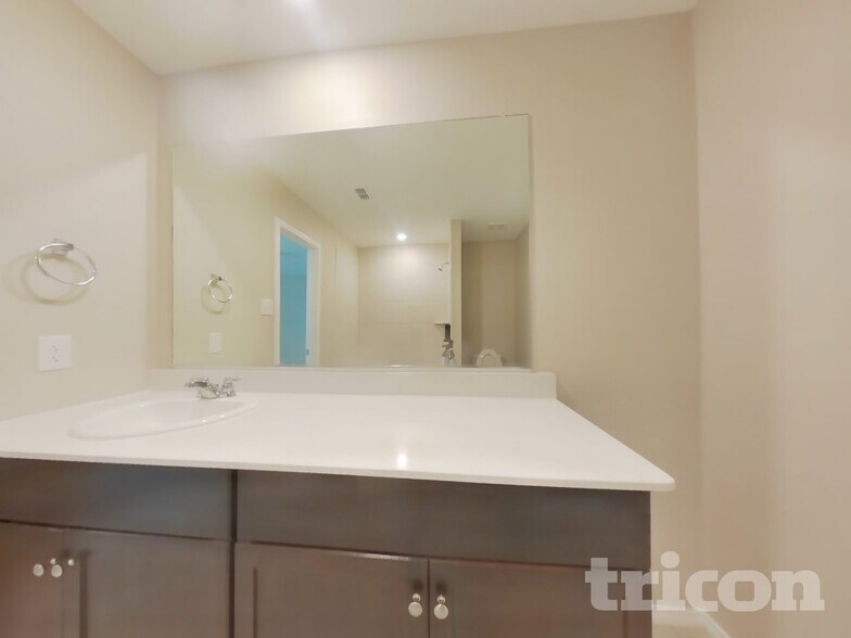 Building Photo - 321 Ranchito Pass