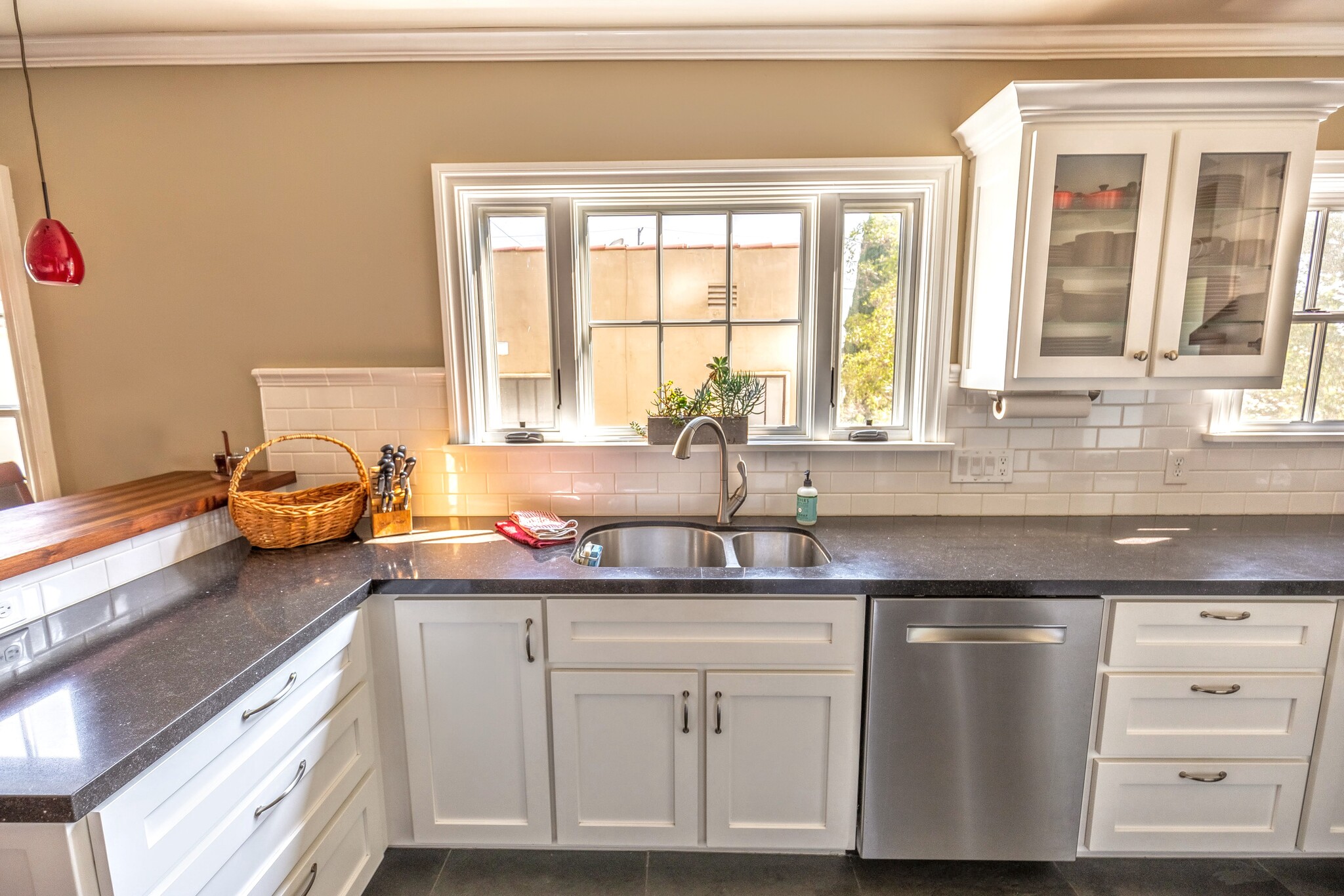 Custom stone counter. - 1327 S Sycamore Ave
