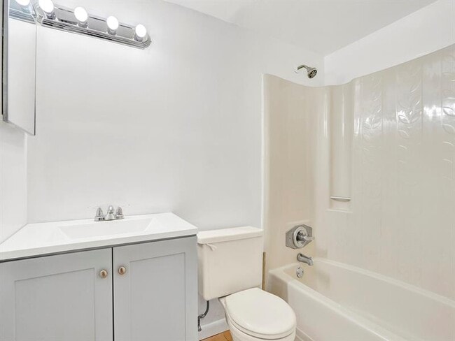 Building Photo - 6001 Shakerwood Cir