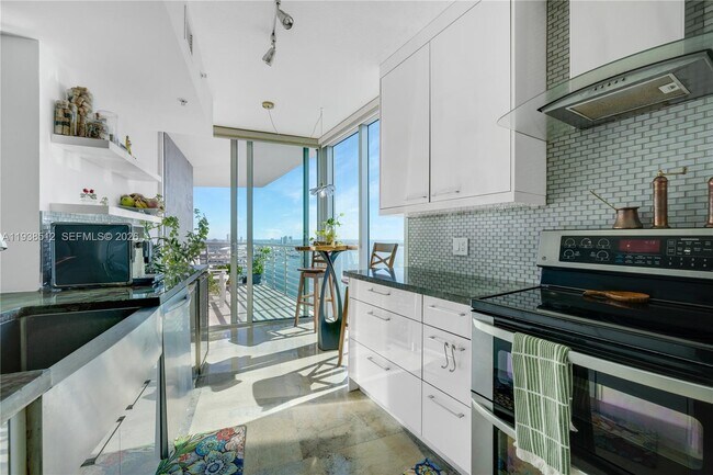 Building Photo - 335 S Biscayne Blvd