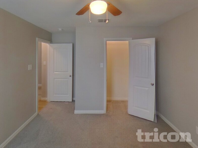 Building Photo - 810 Silverbell St