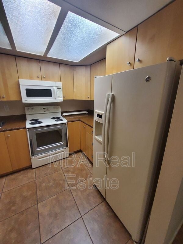 Building Photo - 908 S Casitas Dr