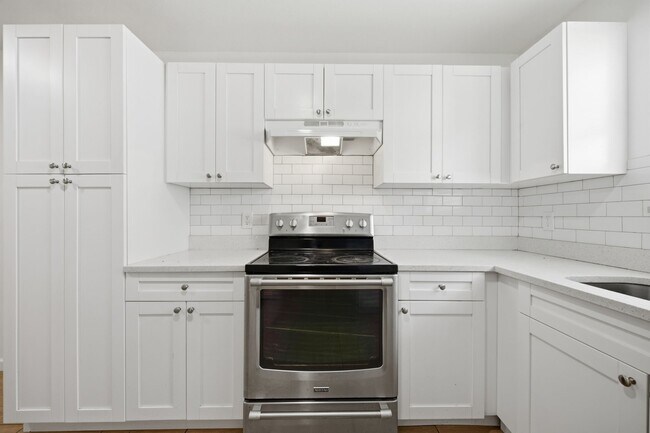 Building Photo - 310 E Frances Ave