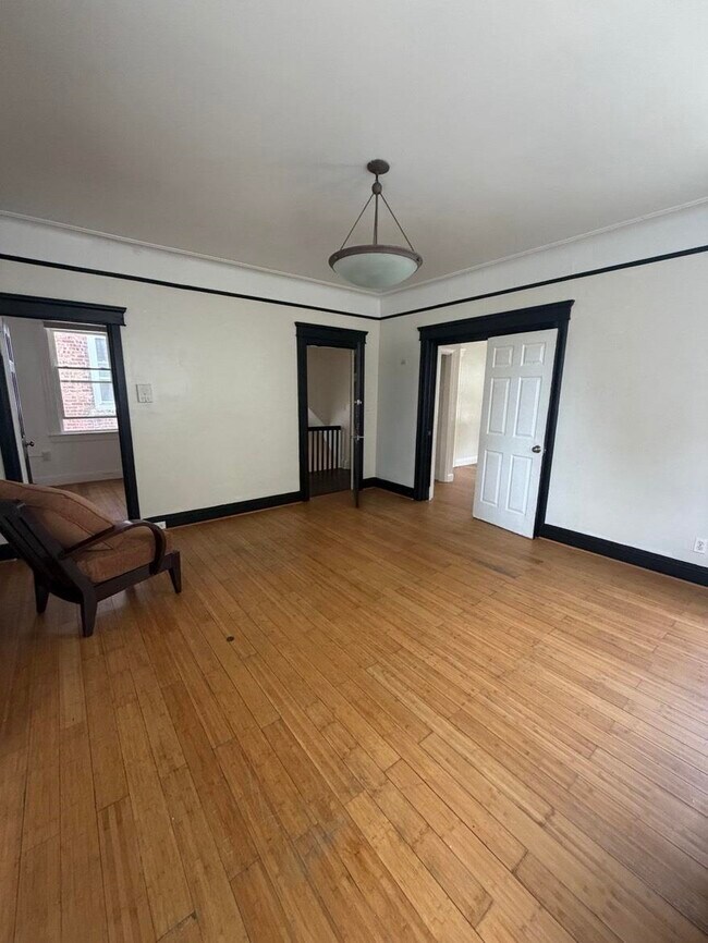 Building Photo - 425 75th St
