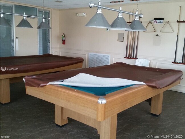 Building Photo - 1 br, 1 bath  - 2990 NE 16th Ave