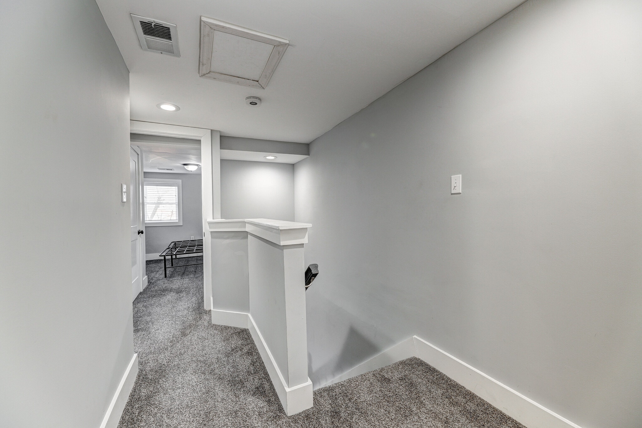 Third floor hallway - 60 S Carrollton Ave