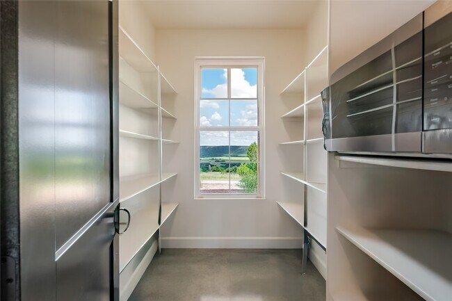 Building Photo - 405 Oak Tree Dr