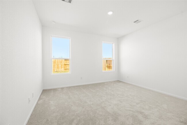 Building Photo - 823 Heaven Dr