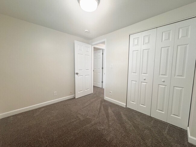 Building Photo - 317 Hadleigh Rd