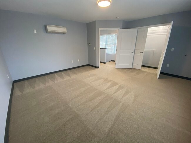 Building Photo - 27 E Ridge Dr