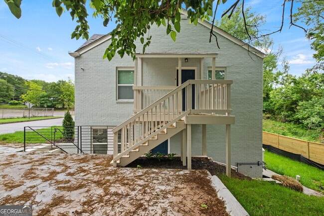 Building Photo - 636 Francis Pl NW