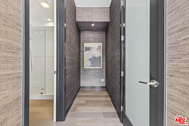 Building Photo - 2756 Westshire Dr