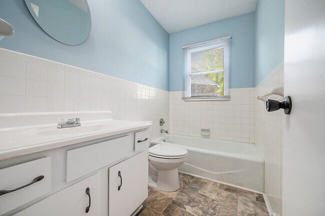 Building Photo - 2825 Tepee Ave
