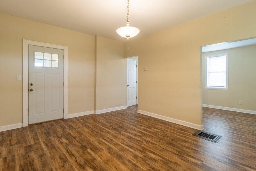 Building Photo - 795 Blaze Rd