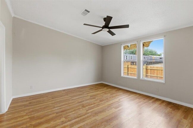 Building Photo - 376 Rae Ln