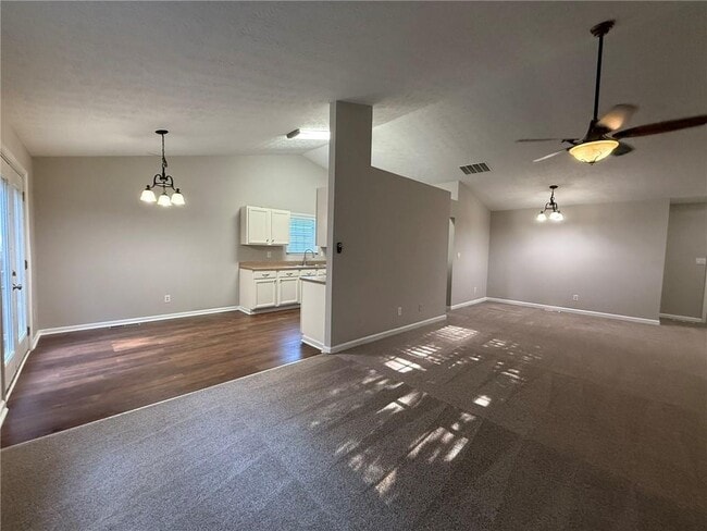 Building Photo - 1135 Hillcrest Glenn Cir
