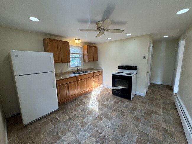 Interior Photo - 10 Hardy Ave