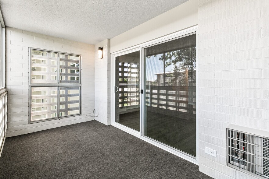 Building Photo - 725 S Alton Way