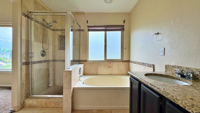 Building Photo - Welcome to this Fantastic 4 Bed 2.5 Bath i...