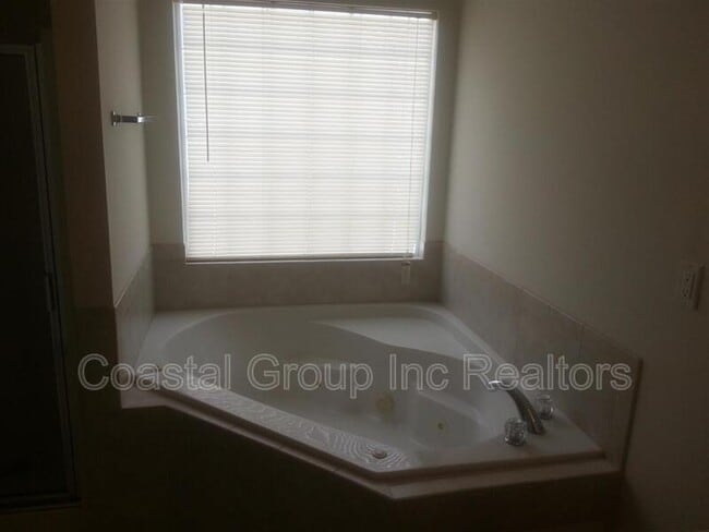 Building Photo - 620 Annaka Loop