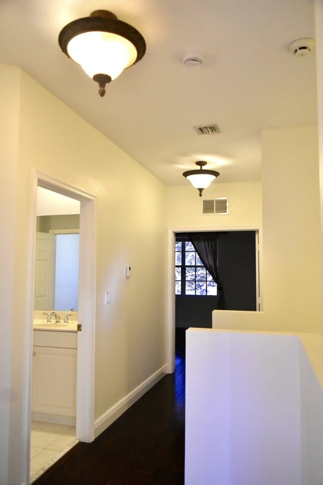 Building Photo - 3240 Fairway Cir