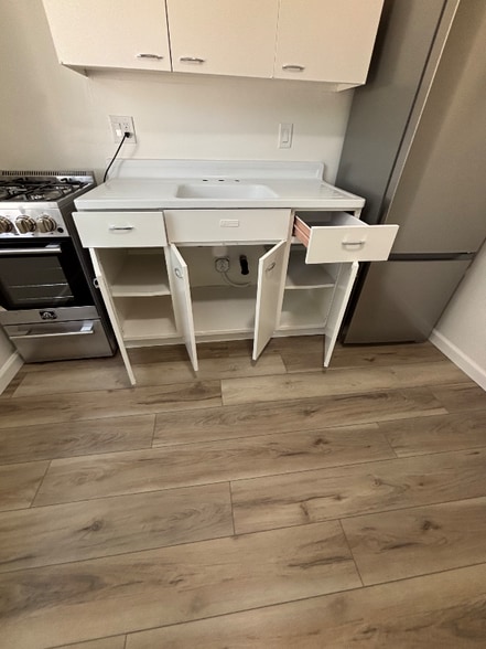 Building Photo - 820 S Rosemead Blvd