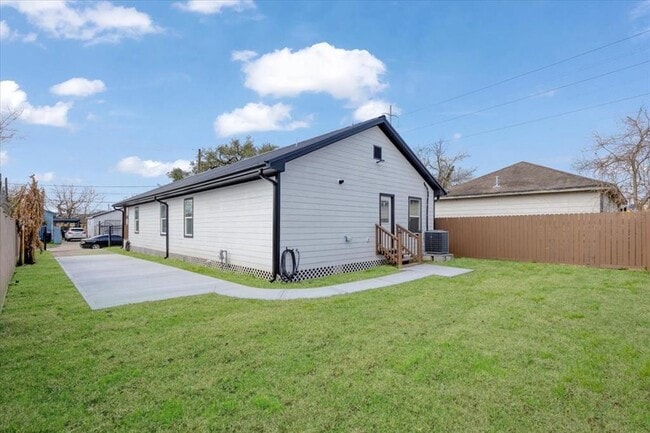 Building Photo - 6609 Avenue Q