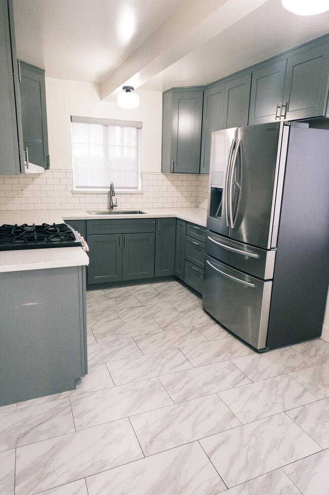 Building Photo - Menlo Park 3BR Home Near Meta, Dumbarton Bridge & Stanford – Large Yard + W/D