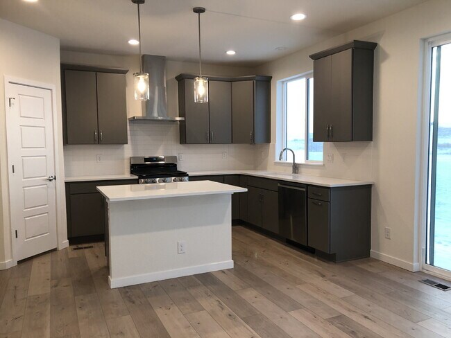 Building Photo - 145 Mohawk Cir