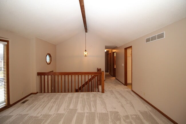 Building Photo - Huge 3 Bed 2.5 Bath home Overland Park